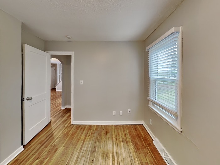 Building Photo - 2090 Hillview Rd