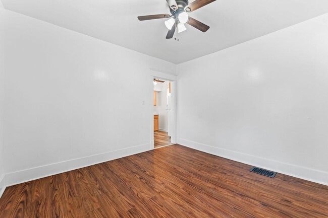 Building Photo - Welcome home to this Westend Beauty!