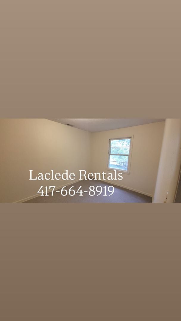 Building Photo - 2 bed 1 bath duplex
