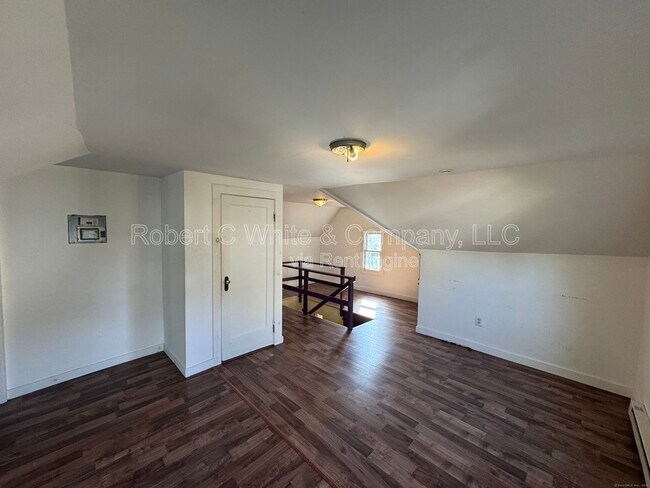 Building Photo - 106 Day St