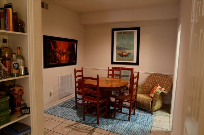 Building Photo - 5718 Val Verde St