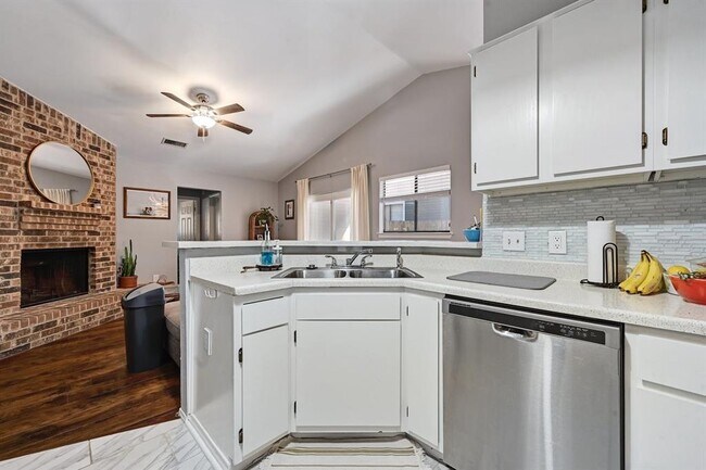 Building Photo - 2503 Howellwood Wy