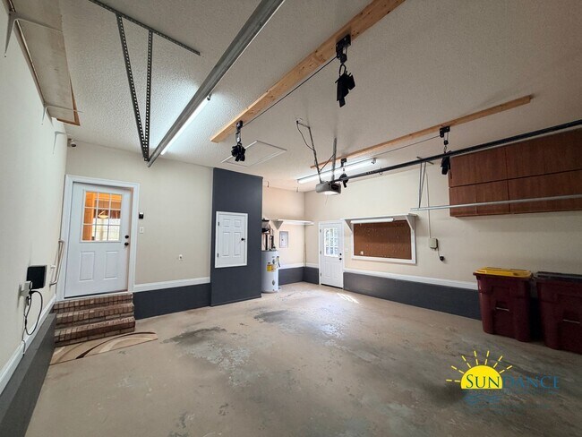 Building Photo - 213 Golf Course Dr