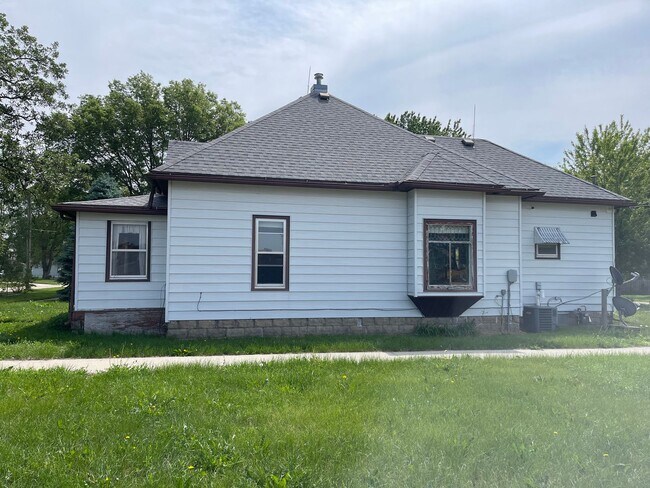 Building Photo - 2 Bedroom, 1 Bathroom Home located in Stanton, NE! More pictures to come! Casa de 2 dormitorios y...