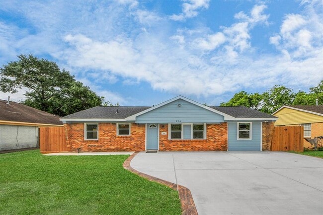 Primary Photo - 226 Victoria Dr