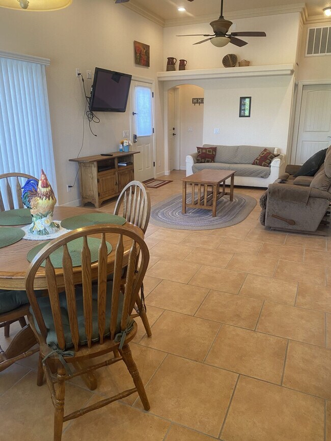 Building Photo - 3080 Shoshone Dr