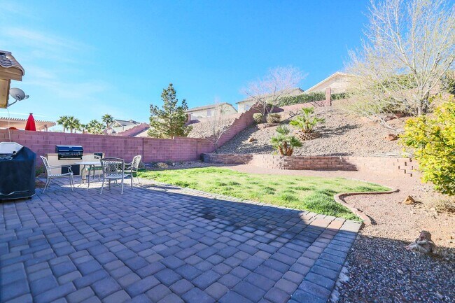 Building Photo - Stunning Single Story in Henderson