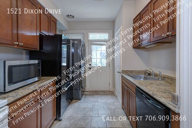 Building Photo - 1521 S Dixon Dr