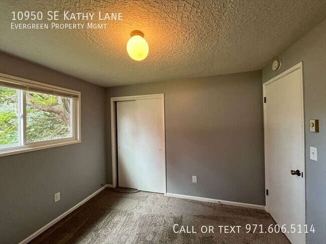 Building Photo - 10950 SE Kathy Ln
