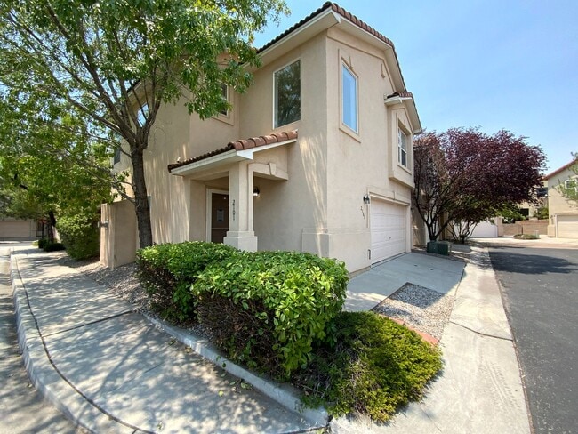 Building Photo - 3 Bedroom Home Available In Gated Communit...