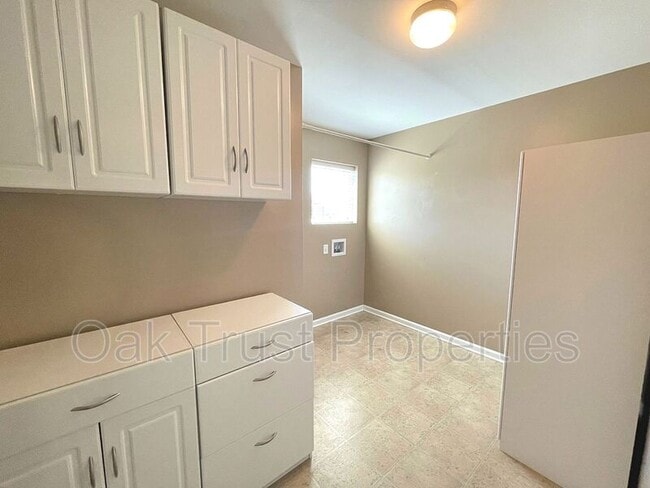 Building Photo - 4830 Hawkins Dr