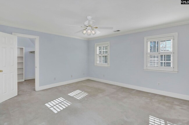 Building Photo - Stunning 5 Bedroom 3 Full Bath and 2 Half ...