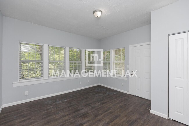 Building Photo - 350 W 25th St
