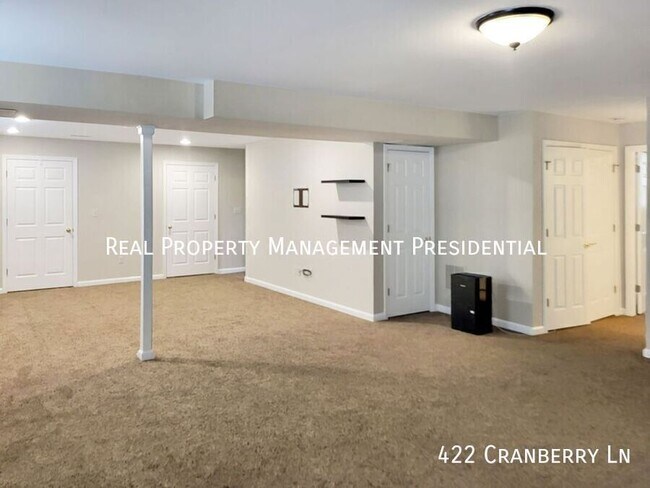 Building Photo - 422 Cranberry Ln