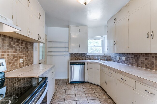 Building Photo - 321 Rittiman Rd
