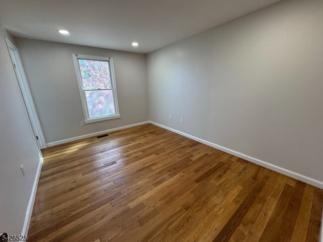 Building Photo - 87 Fairview Ave