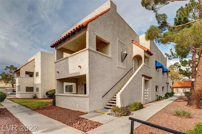 Building Photo - 101 Luna Way
