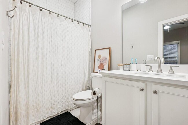 Building Photo - 144 1st Ave NW