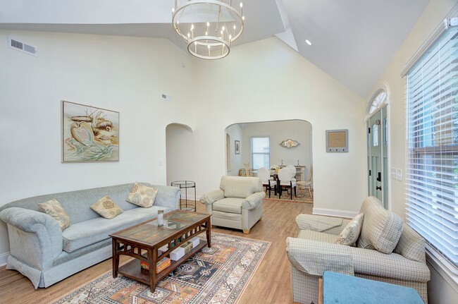 Building Photo - Discover the charm of this FULLY FURNISHED...