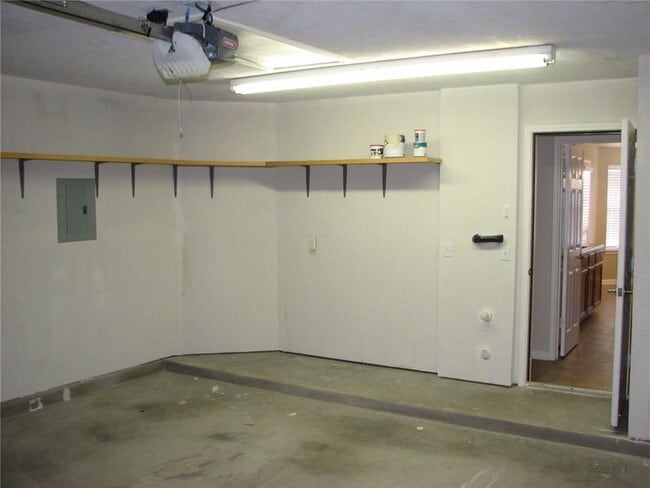 Building Photo - 123 Bayliss St