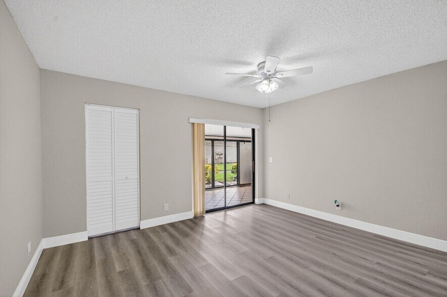 Building Photo - 704 Sunny Pine Way