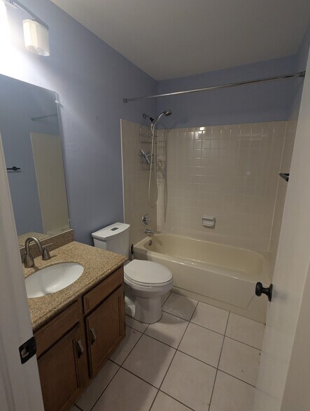 Building Photo - 6241 Willow Ln