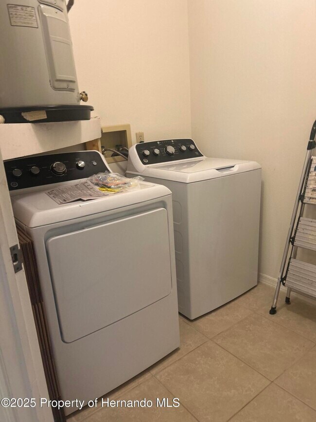 Building Photo - 6452 River Run Blvd