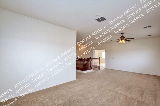 Building Photo - 935 E Blue Spruce Ln