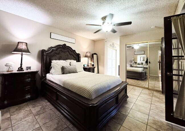 Building Photo - "Well Maintained 3 Bedroom, 2 Bathroom Poo...