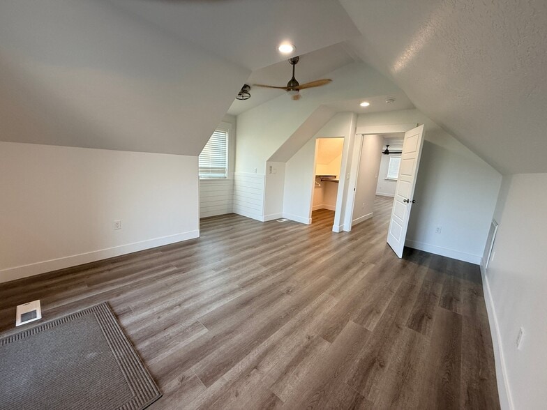 Building Photo - 10252 S Jordan Creek Dr