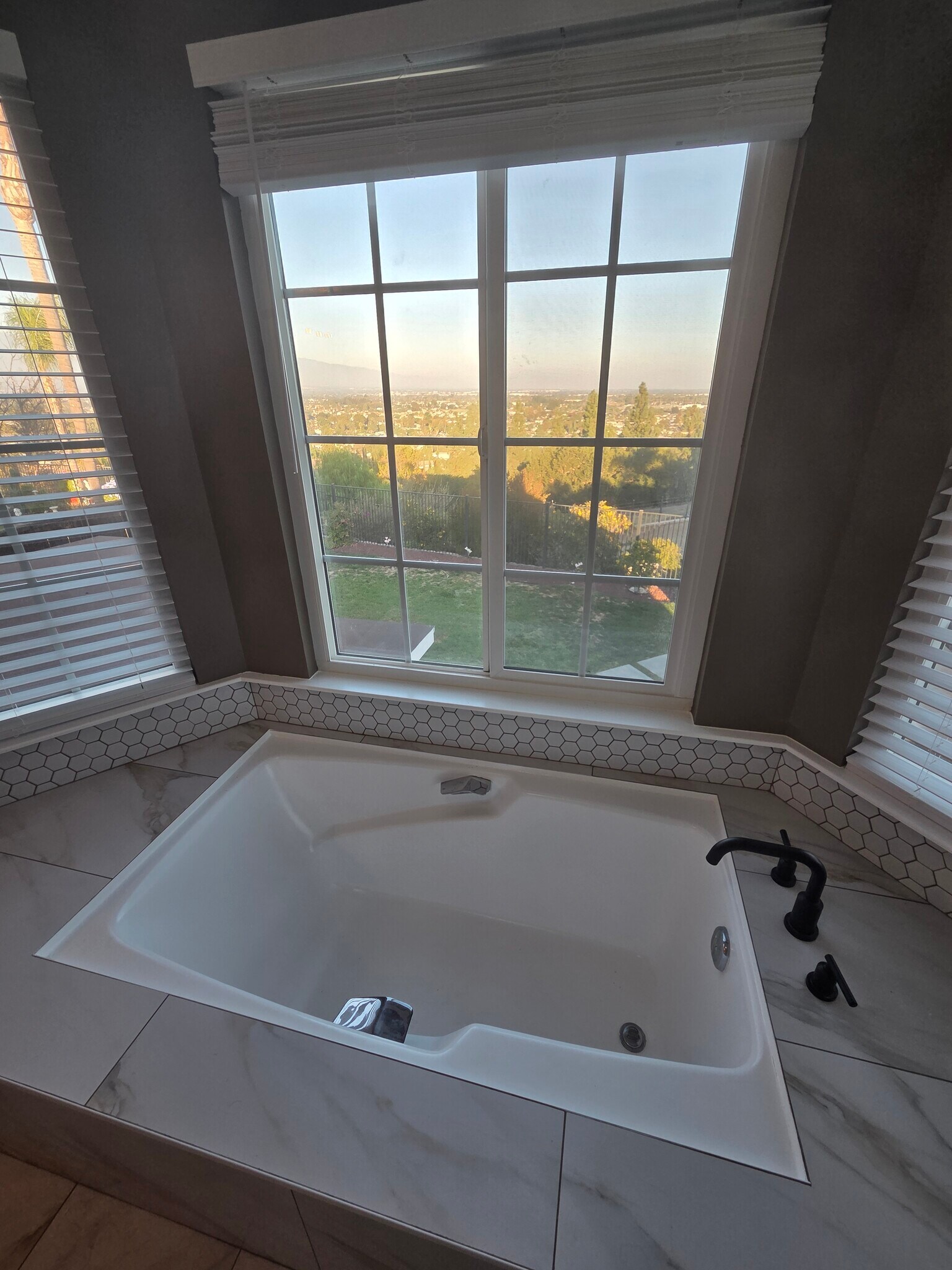 Building Photo - 22 Ridge Crest Cir