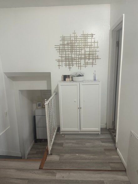 Building Photo - 21 Drake Ave