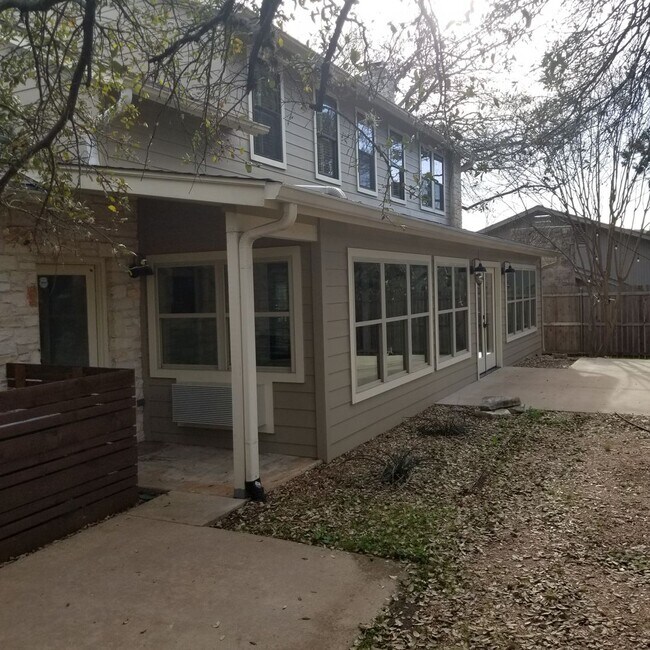 Building Photo - Stunning Home - North Cat Mountain - 4 bed...