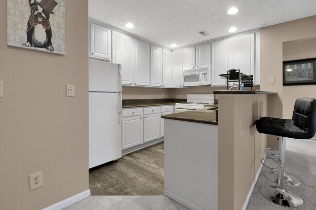 Building Photo - Beautifully Up0dated 1-bedroom, 1-bathroom...
