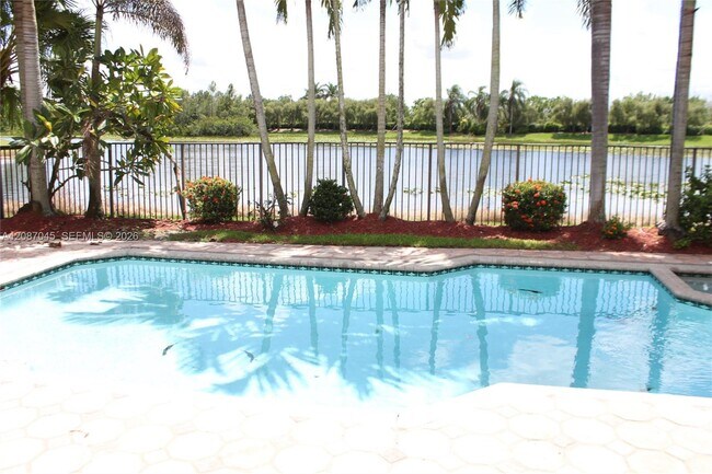 Building Photo - 2568 Jardin Pl