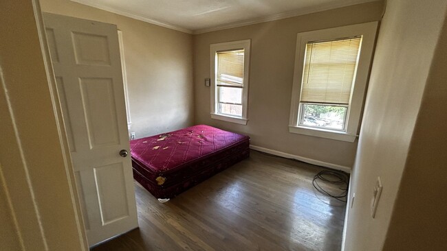 Building Photo - Pet Friendly, Student Friendly, Renovated ...