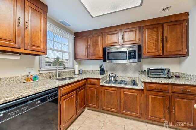 Building Photo - 177N Rossmoor Dr