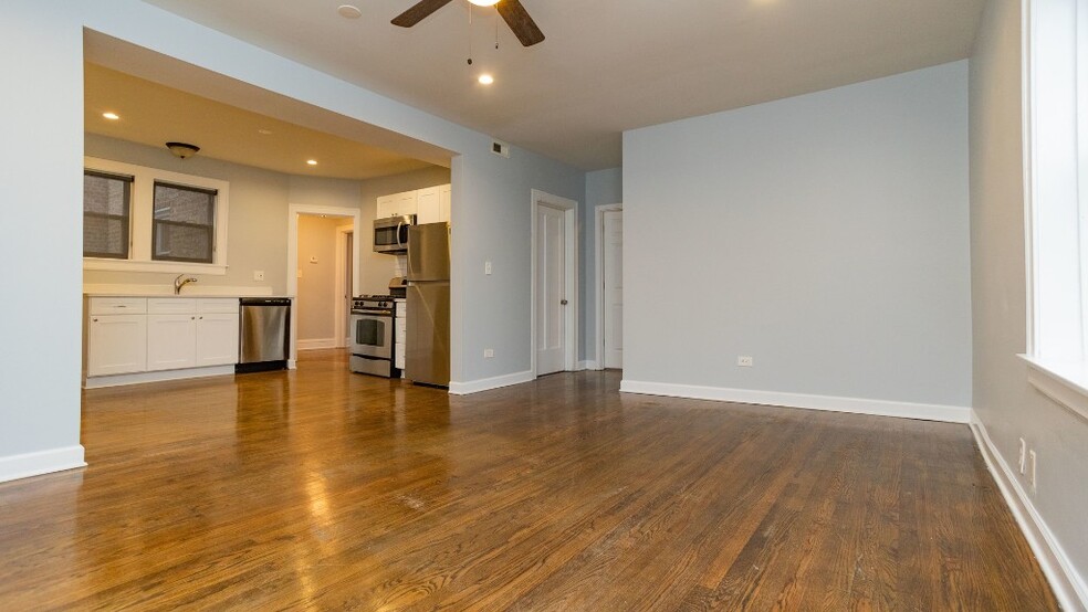 Building Photo - 3318 N Leclaire Ave