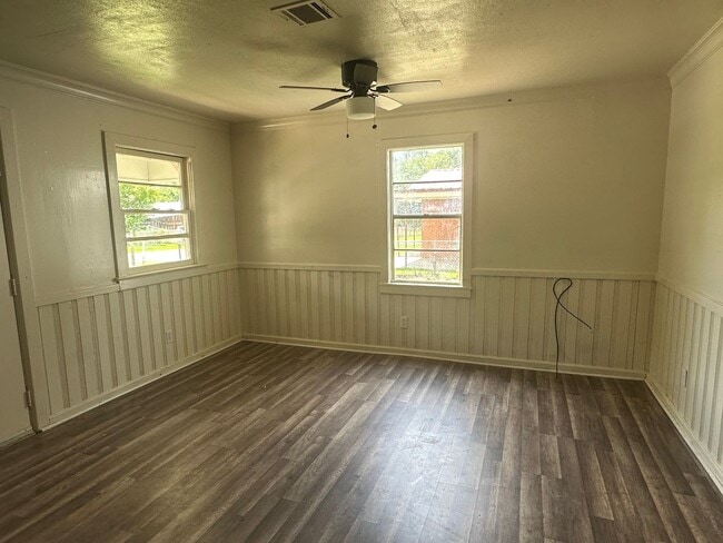 Building Photo - Completely Renovated 2-bedroom home in Laf...