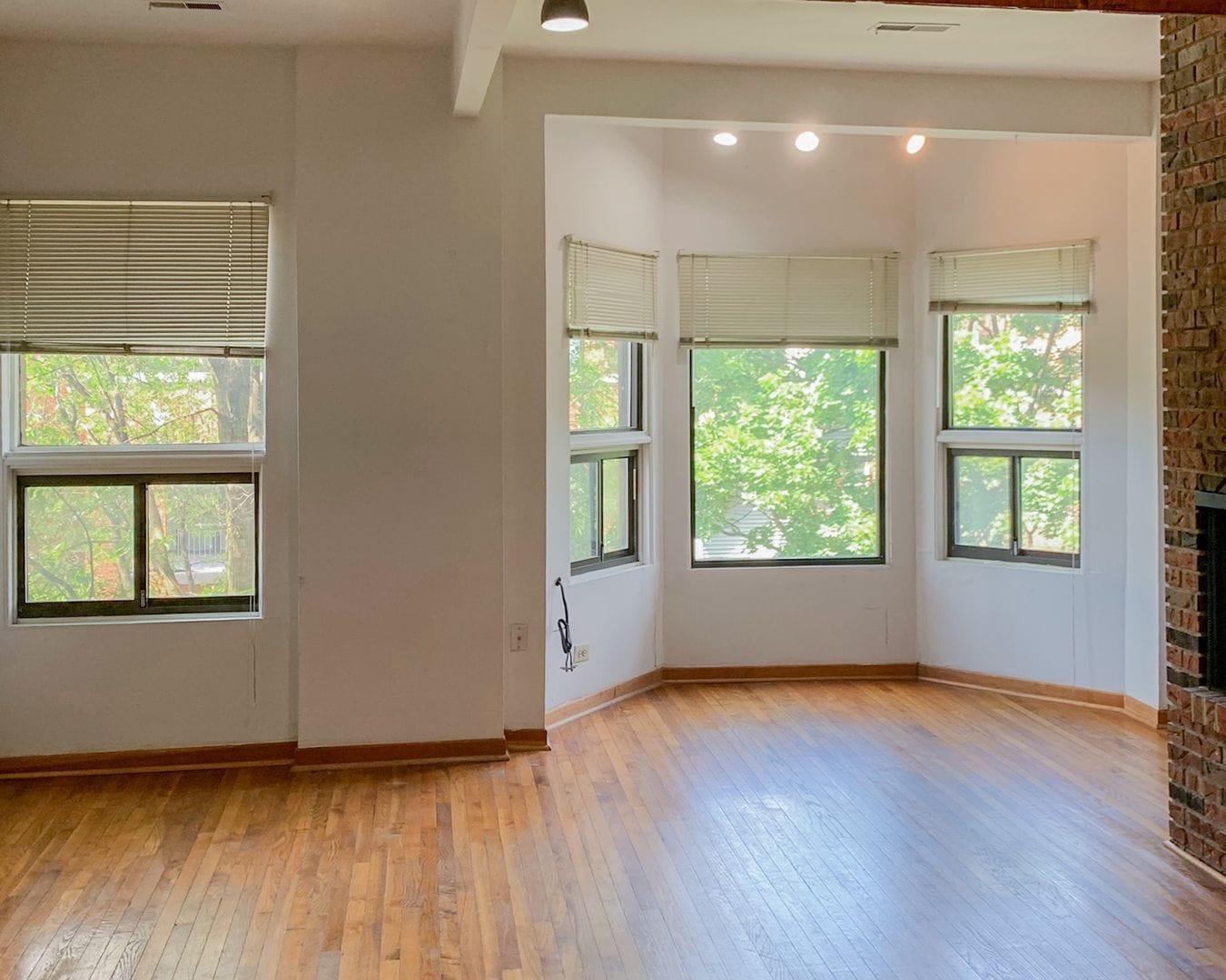 Building Photo - 877 W Lill Ave