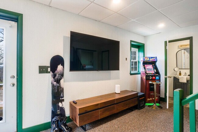 Building Photo - 2964 Hopkins Dr