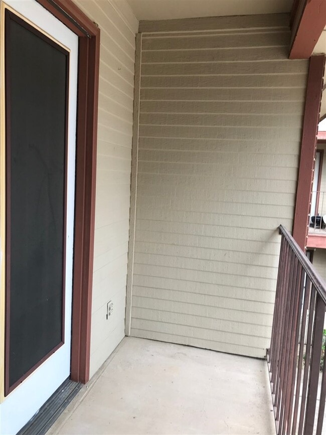 Building Photo - 1111 Shiloh Dr