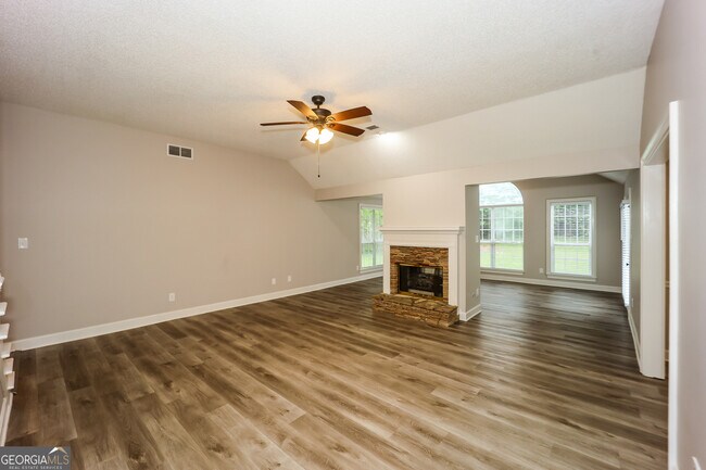 Building Photo - 130 Woodlake Dr