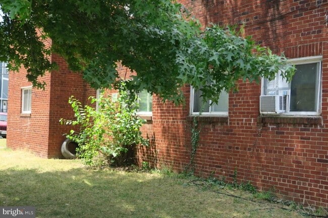 Building Photo - 1495 Bangor St SE