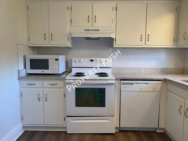 Building Photo - 4727 Tessie Ln