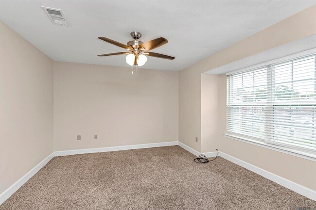 Building Photo - 1066 Manson Dr