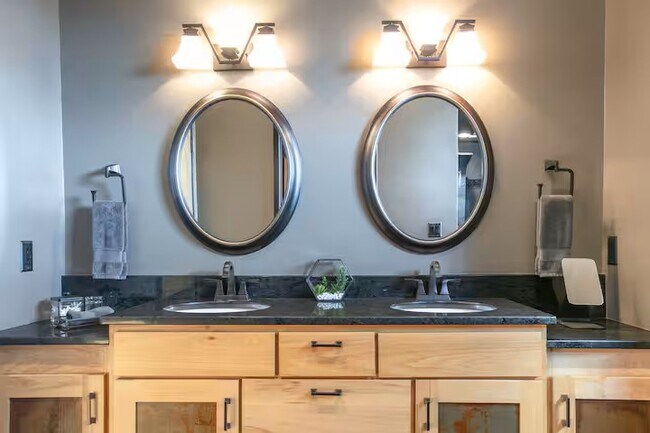 Building Photo - 3041 Olive St