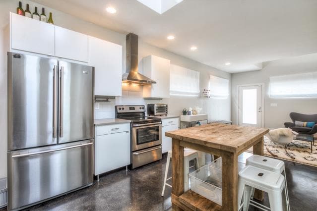 Building Photo - **NOW AVAILABLE!!  Modern 3 Bed, 2 Bath Ho...