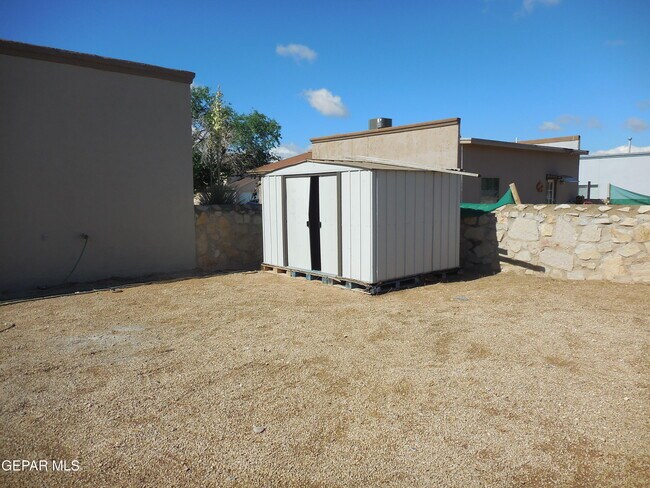 Building Photo - 14741 Calhoun Dr