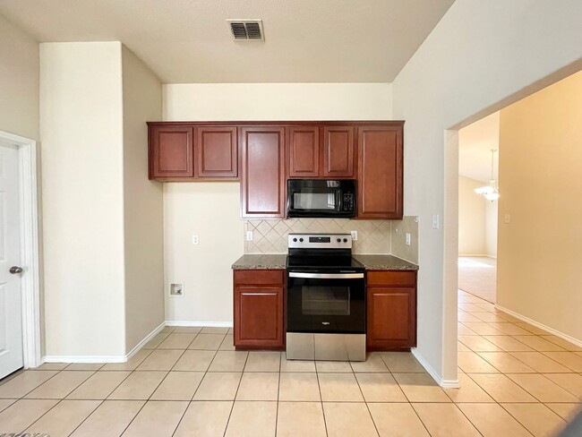 Building Photo - 4 Bedroom 1 story Duncanville ISD